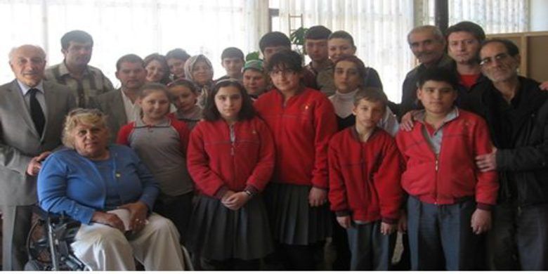 Bafra Koleji`nden Sakatlar Derneğine Ziyaret - Bafra Koleji, 10`16 Mayıs Sakatlar Haftası dolayısıyla grupla Bafra Sakatlar Derneği Şubesi`ne ziyarette bulundu.