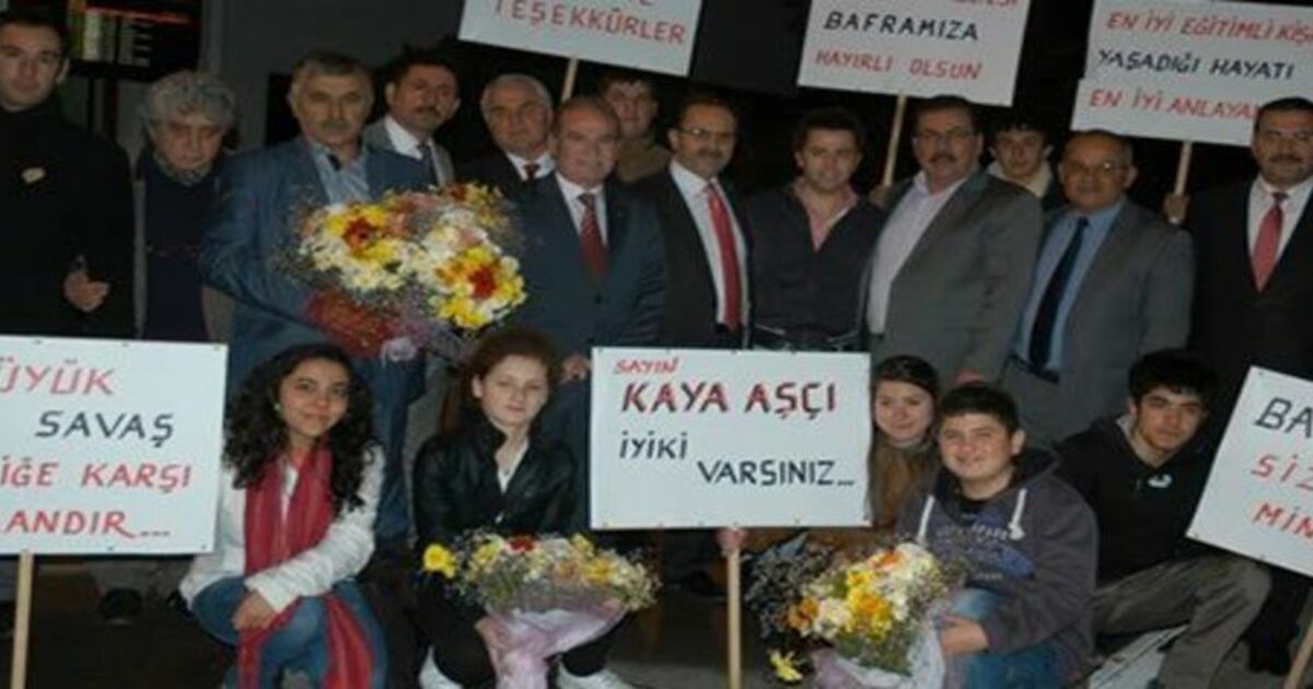 Kaya Aşçı`ya Pankartlı Karşılama