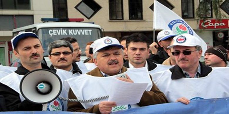 Eğitim Bir-sen`den Eşit İşe Eşit Ücret Eylemi - Memur-Sen`e bağlı Eğitim-Bir Sen Samsun Şubesi üyeleri,