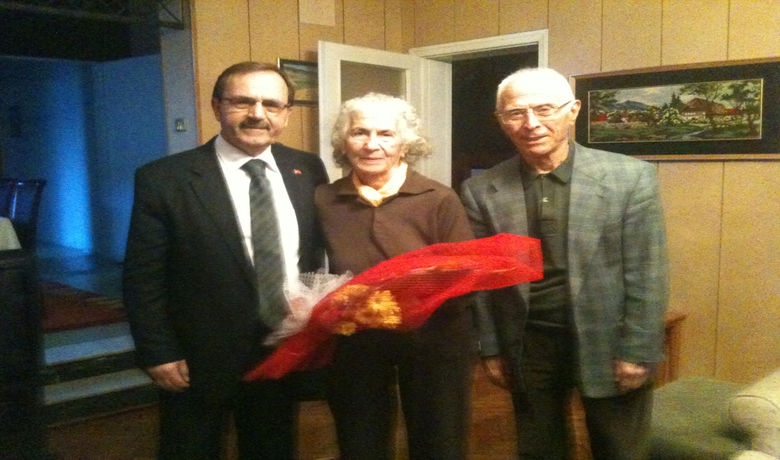 Başkan Şahin Öğretmenlerini Unutmadı - 24 Kasım Öğretmenler Günü Bafra`da çeşitli organizasyonlarla kutlanırken, Bafra Belediye Başkanı Zihni Şahin`in gösterdiği vefa örneği tüm kesimlerce takdirle karşılandı.