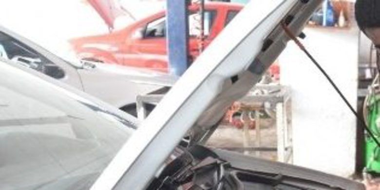 Araçlara Kış Bakımı Uyarısı - Ordu'nun Fatsa ilçesinde oto tamircileri, kışın yaklaşması ve havaların soğuması nedeniyle sürücüleri araç bakımı konusunda uyardılar
