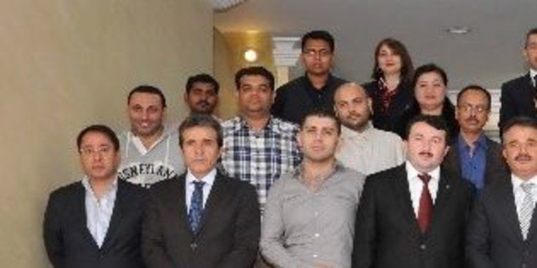 Arap Konuklardan Büyükşehir Belediyesi'ne Ziyaret - Türk Hava Yolları (THY) organizasyonu ve Samsun Büyükşehir Belediyesi'nin işbirliği ile körfez ülkelerinden Samsun'a getirilen 20 Arap konuk Samsun Büyükşehir Belediyesi'ni ziyaret ettiler