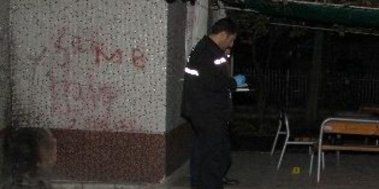 13 Yaşındaki ÇocuğunÖlümünde 'Çakmak Gazı' Şüphesi - Samsun'da arkadaşları ile bir aile sağlığı merkezinin bahçesinde çakmak gazı çektiği iddia edilen 13 yaşındaki ortaokul 8