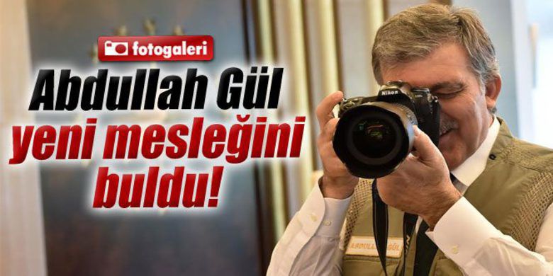 Abdullah Gül Yeni Mesleğini Buldu - TFMD heyetinin kendisine hediye ettiği ve üzerinde adı yazan gazeteci yeleğini giydikten sonra fotoğraf makinesi ile heyet üyelerinin fotoğrafını çeken Gül, bu sırada "Şimdi "ËYeni mesleğini buldu` derler"  diyerek espri yaptı.