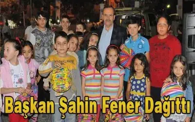 Başkan Şahin Fener Dağıttı