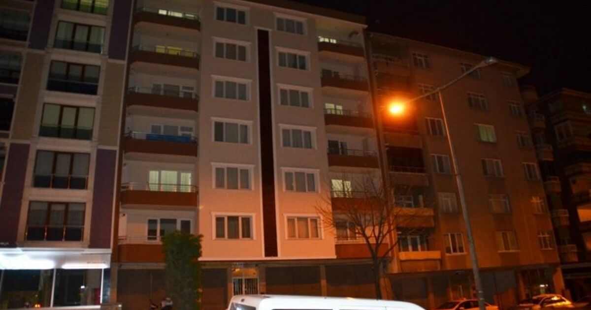 Gardiyan Silahını Temizlerken Kendini Vurdu