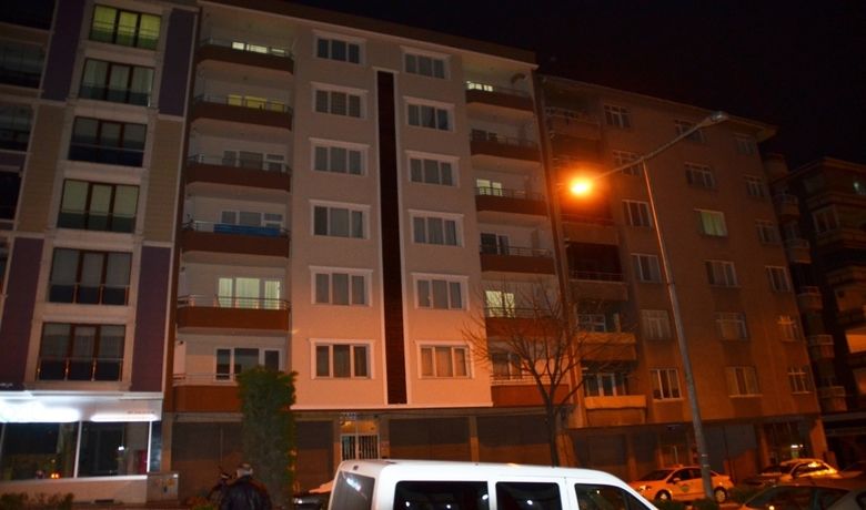 Gardiyan Silahını Temizlerken Kendini Vurdu - Samsun'un Bafra ilçesinde bir infaz koruma memuru, silahını temizlerken kazara kendini vurdu.