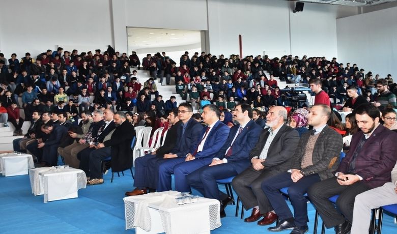 Taşgetiren Atakum Aihl’ye Konuk Oldu - Atakum Anadolu İmam Hatip Lisesi(AİHL), Gazeteci-Yazar Ahmet Taşgetiren’i konuk etti.
