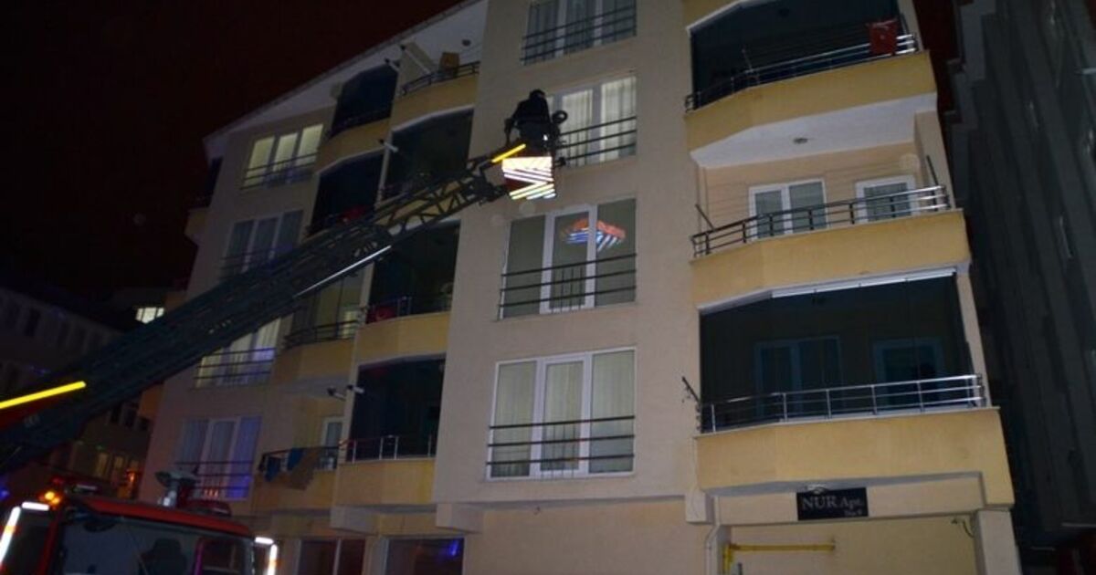 Evde Mahsur Kalan Felçli Kadını İtfaiye Kurtardı