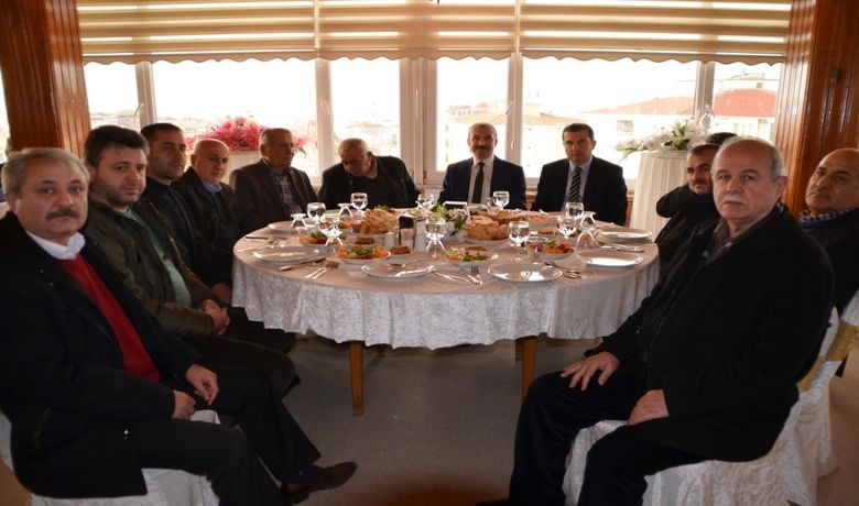 Başkan Şahin Muhtarlarla Bir Araya Geldi - Bafra Belediye Başkanı Zihni Şahin, düzenlediği toplantıda muhtarlarla bir araya geldi.