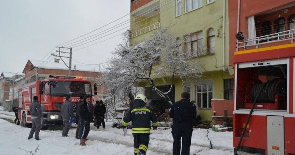 Odunluğa Dökülen Soba Külü Yangın Çıkardı