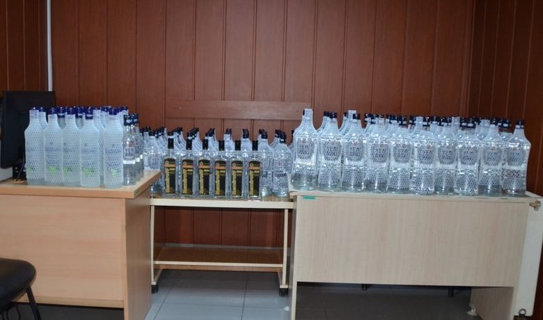 Bafra’da Kaçak İçki Operasyonu - Samsun'un Bafra ilçesinde 150 şişe kaçak içki ele geçirildi.