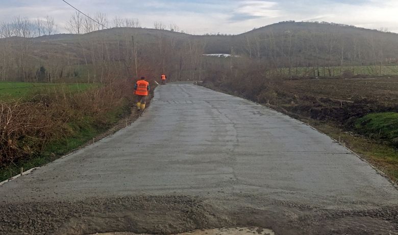 Bafra’da Beton Yol Çalışmaları Yeniden Başladı - Samsun Bafra Belediyesi, hava şartlarının düzelmesiyle beton çalışmalarını yeniden başlattı.