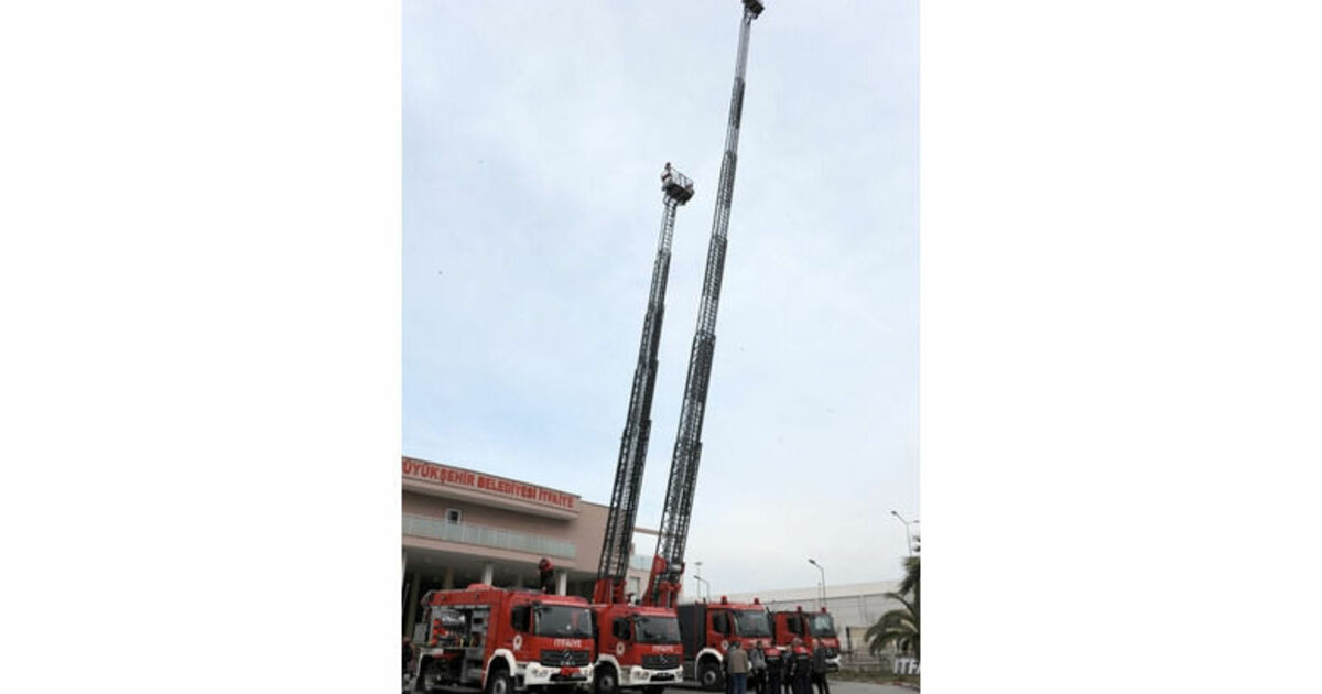 Büyükşehir İtfaiyesi Artık Daha Güçlü Tam Donanımlı 6 İtfaiye Aracı Daha Hizmete Girdi