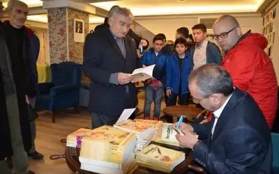 Dr. Dinççağ'dan İmza Günü