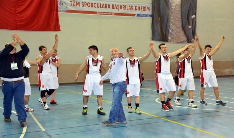 Spor Toto Basketbol Süper Lig Bafra İşitmeİ.e.: 65 - İstanbul Anadolu İ.e.: 43 - Türkiye İşitme Engelliler Spor Federasyonu Spor Toto Basketbol Süper Ligi'nde mücadele eden Bafra İşitme Engelliler, İstanbul Anadolu İşitme Engelliler'i 65-43 mağlup etti.