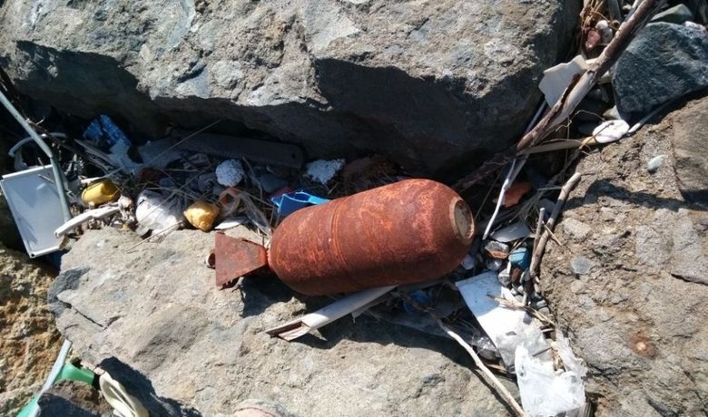 Deniz Kenarında Bulunan Cisim Patlatıldı - Samsun’un Bafra ilçesinde deniz kenarında bulunan patlamamış mühimmat, bomba imha uzmanları tarafından patlatıldı.