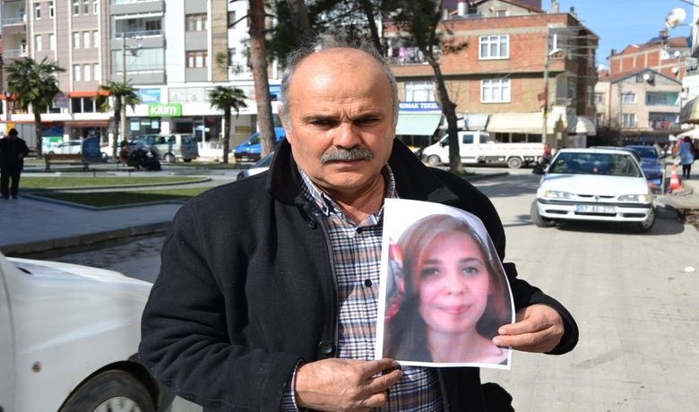 Liseli Gülay’dan 69 Gündür Haber Alınamıyor BabaCafer Baş, Bastırdığı El İlanları İle Kızını Arıyor - Samsun'un Alaçam ilçesinde 69 gün önce, kaldığı öğrenci yurdundan ayrılan liseli Gülay Baş’tan haber alınamıyor.