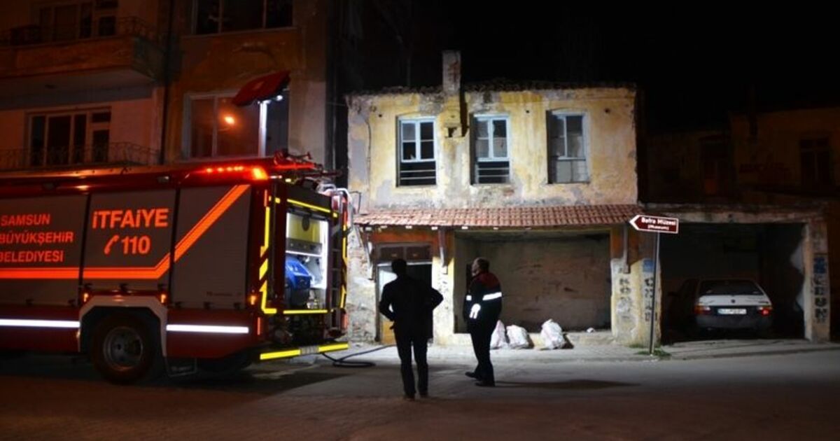 Bafra'da Metruk Binada Yangın