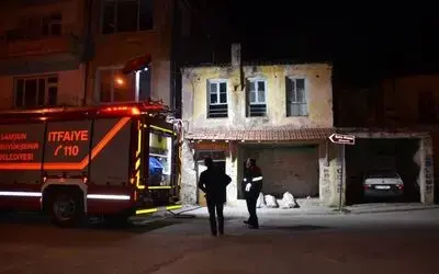Bafra'da Metruk Binada Yangın