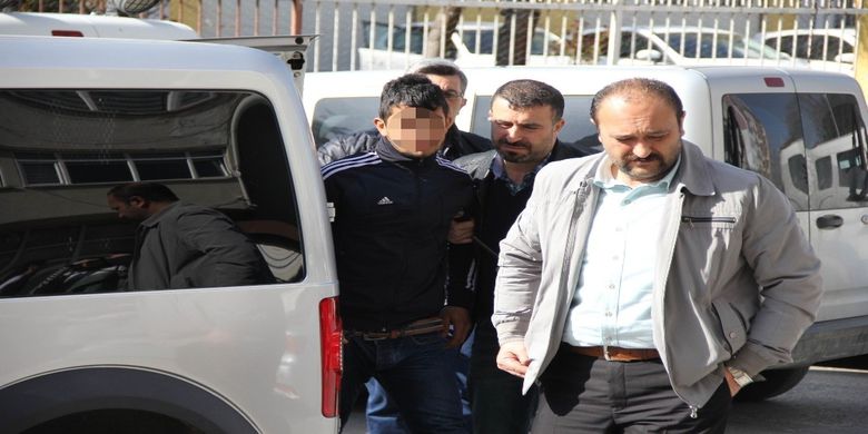 Cami Ve Okulun Musluklarını Çalan Zanlı Tutuklandı - Samsun'da bir cami ile okulun lavabo musluklarını çaldığı iddia edilen zanlı, mahkemece tutuklandı