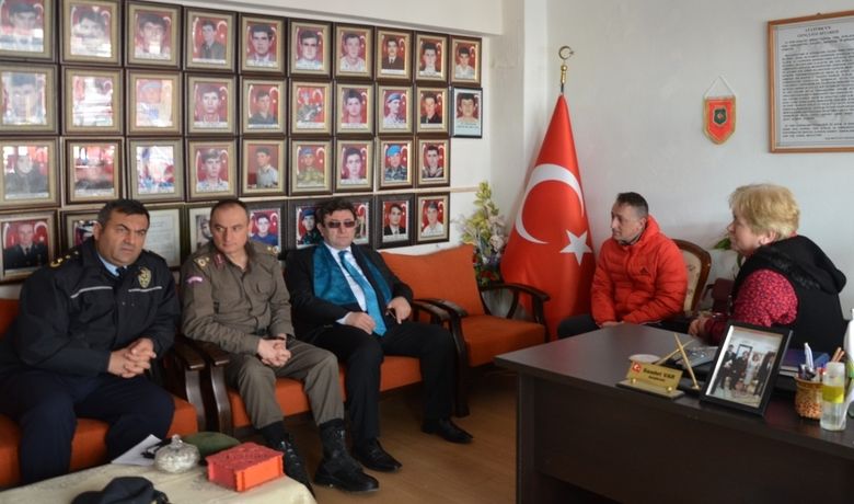 Kaymakamdan Şehit Annesine Ziyaret - Bafra Kaymakamı Ali Fuat Türkel, 8 Mart Dünya Kadınlar Günü’nde şehit annesini ziyaret etti.