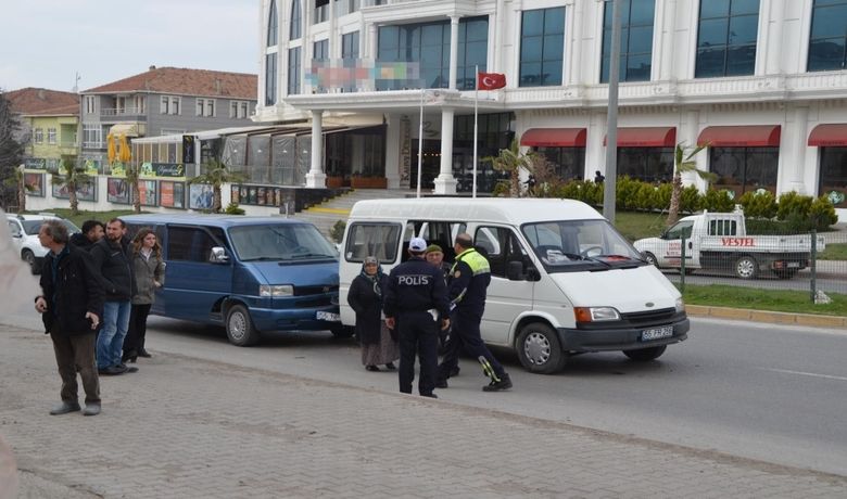 Bafra’da Trafik Kazası: 2 Yaralı - Samsun’un Bafra ilçesinde meydana gelen kazada 2 kişi yaralandı.