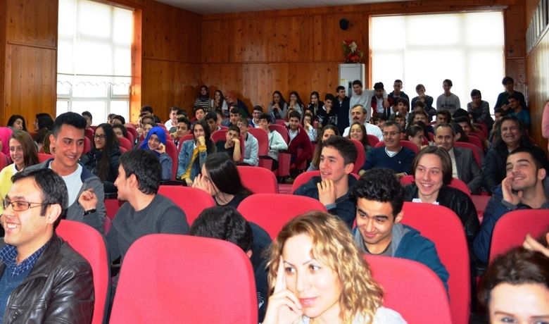 Bafra Atatürk AnadoluLisesinde Opera Tanıtım Günleri - Samsun Bafra Atatürk Anadolu Lisesinde “Opera Tanıtım Günleri” kapsamında Bafra Atatürk Anadolu Lisesini ziyaret eden Samsun Devlet Opera ve Bale Sanatçıları, okul öğrencilerine opera sanatını tanıtarak, okul öğrencilerinin de katıldığı mini bir konser verdiler.