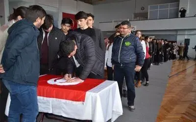 Liselilerden Akar’a Mektup 700 Liselinin İmzaladığı Mektup, “vatanım Sana Canım Feda” Etkinliği Kapsamında Genelkurmay Başkanı Hulisi Akar’a Gönderildi