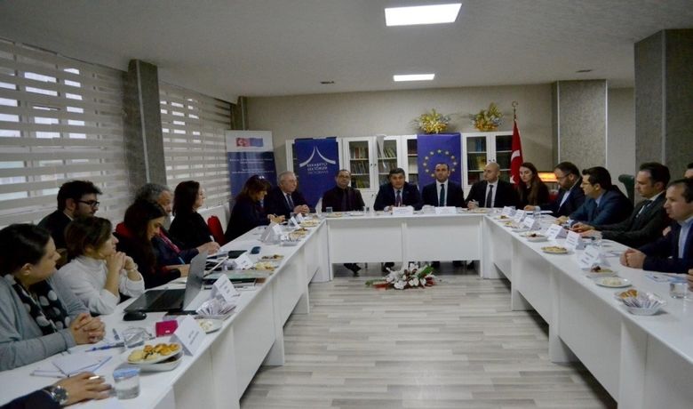 Bafra'da Paydaş Toplantısı - Samsun'un Bafra ilçesinde, Avrupa Birliği fonlarından finanse edilen Bafra İş Geliştirme ve İhracatı Destekleme Merkezi Projesi (BİGEM) kapsamında katkı sağlayacak yeni projeler konusunda paydaş toplantısı yapıldı.