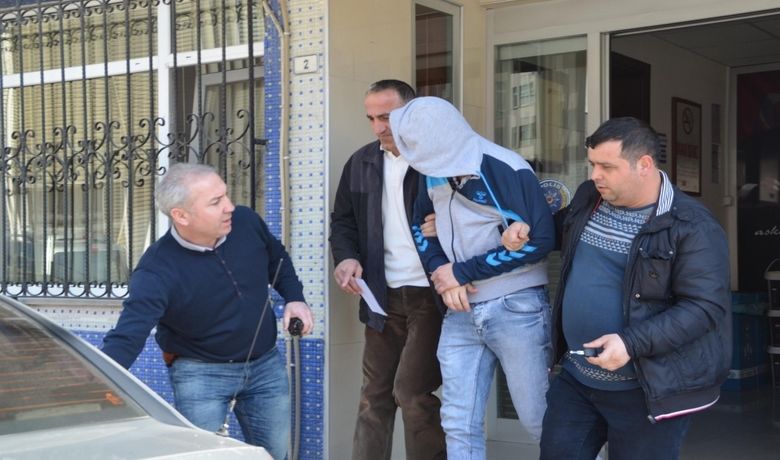 Boya Hırsızlığı Zanlısı Polisten Kaçamadı - Samsun'un Bafra ilçesinde bir iş yerine ait depodan dolu boya kutularını çalan şahıs yakalandı.
