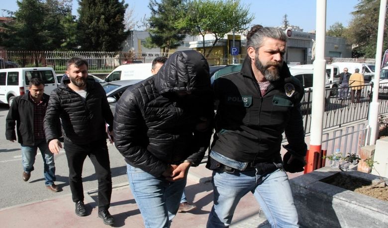Samsun Merkezli 26 AdreseUyuşturucu Baskını: 20 Gözaltı - Samsun İl Emniyet Müdürlüğü Uyuşturucu ile Mücadele Şube Müdürlüğü ekiplerinin, Samsun merkez olmak üzere, Bafra ilçesi ile İstanbul’da gerçekleştirdiği eş zamanlı operasyonda, uyuşturucu ticareti yaptıkları iddia edilen 20 şüpheli gözaltına alındı.