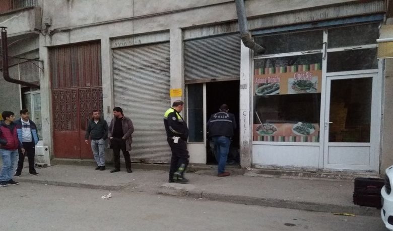 Gençlerin Tartışmasında Kan Aktı: 1 Yaralı - Samsun’un Bafra ilçesinde gençlerin tartışmasında silahla vurulan bir kişi ağır yaralandı.