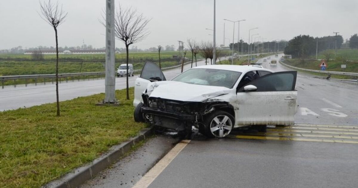 Yağmur Kazaya Yol Açtı: 3 Yaralı