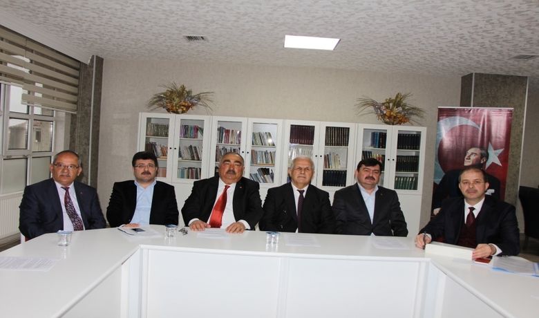 Bafra'da Eski Başkanlar “evet" Dedi - Samsun’un Bafra ilçesinde görev yapmış eski başkanlar bir araya gelerek referandumda “evet” vereceklerini açıkladılar.
