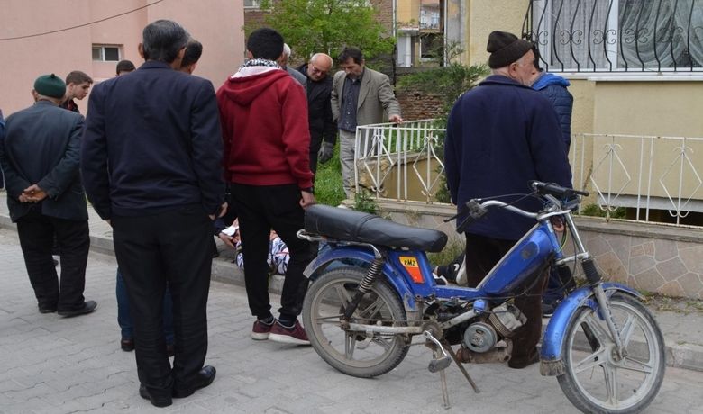 Bahçe Duvarına ÇarpanMotosiklet Sürücüsü Yaralandı - Samsun’un Bafra ilçesinde direksiyon hakimiyetini kaybeden motosiklet sürücüsü bahçe duvarına çarparak yaralandı.
