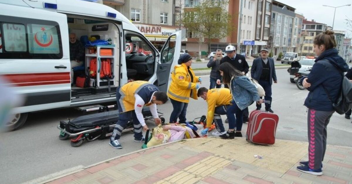 Geri Geri Gelen Otomobilin Çarptığı Yaya Yaralandı