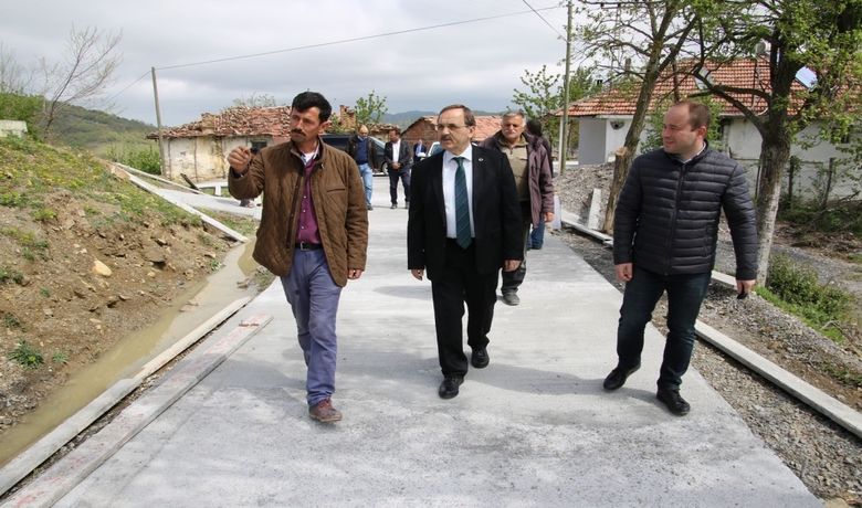 Bafra'da Beton Yol Çalışması BaşkanŞahin, Beton Yol Çalışmalarını İnceledi - Bafra Belediye Başkanı Zihni Şahin, kırsal mahalle yollarındaki beton yol çalışmalarını yerinde inceledi.