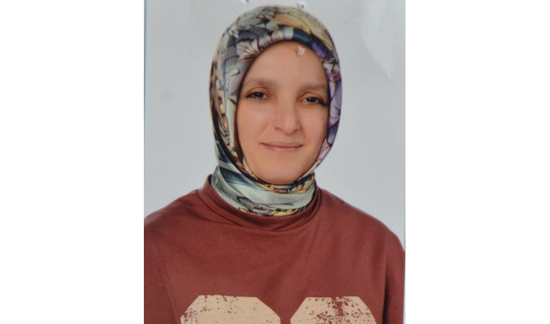 Sağlık Çalışanına Mesai Arkadaşlarından Son Görev - Samsun’un Bafra ilçesinde kansere yenik düşen sağlık personeline Bafra Devlet Hastanesi önünde tören düzenlendi.
