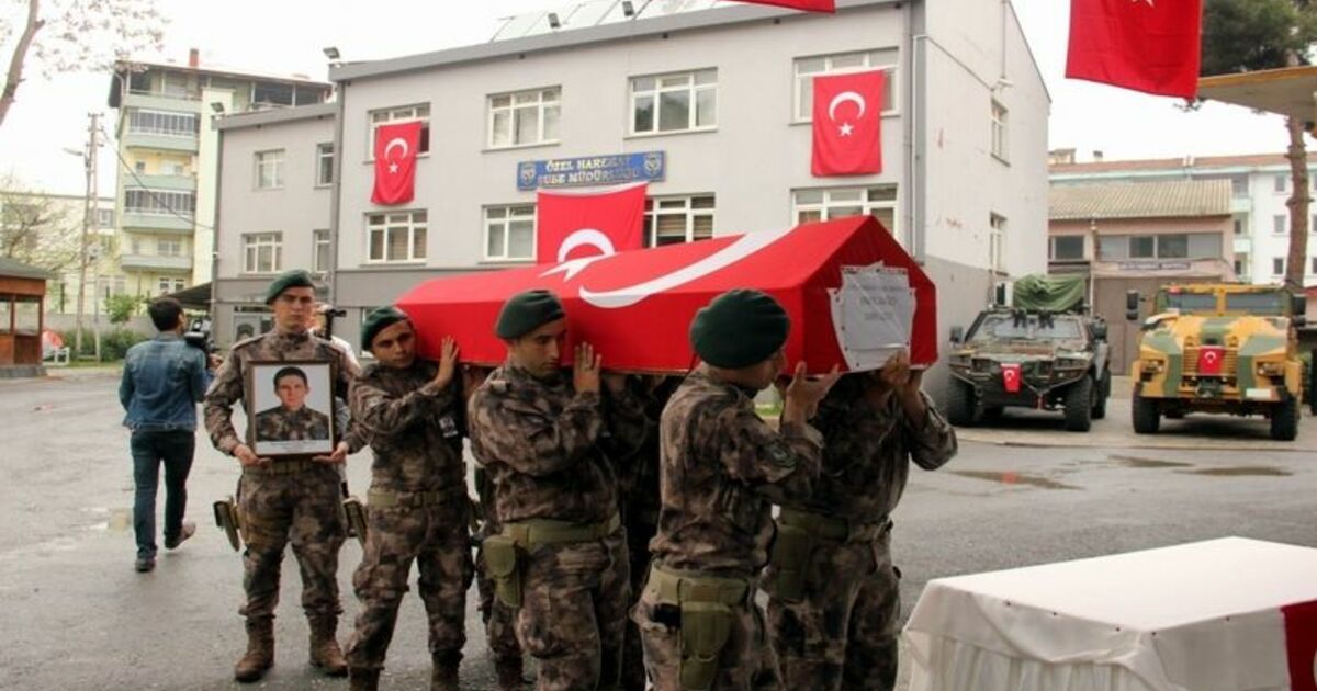 Özel Harekat Polisi Emre Bağcı İçin Tören Düzenlendi Baba Bağcı: “sana Kamuflaj Çok Yakışmıştı Oğlum”