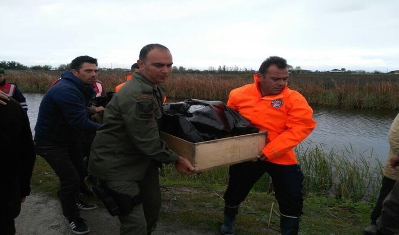 Bafra'da Kanalda Boğulan Şahsın Cesedi Bulundu - Samsun'un Bafra ilçesinde, akrabasıyla deniz kenarına balık tutmaya giden şahsın cesedi, sulama kanalında bulundu.
