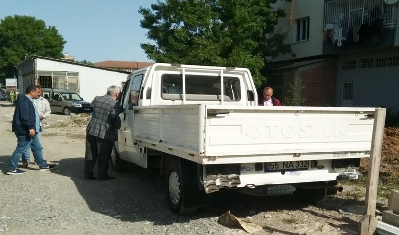 Görülmemiş Hırsızlık Kamyonetin Arka ParkLambalarının Çalınmasına Sahibi Bile Şaşırdı - Samsun'un Bafra ilçesinde görülmemiş bir hırsızlık olayı yaşandı. Park halindeki kamyonetin arka lambaları çalındı.