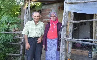 Yürek Burkan Yaşam Mücadelesi Geçim Sıkıntısı Yüzünden Bakamadıkları Kızlarını 12 Yıl Önce Yuvaya Vermek Zorunda Kalan Aile, Yıkılmak Üzere Olan Virane Evde Hayata Tutunmaya Çalışıyor
