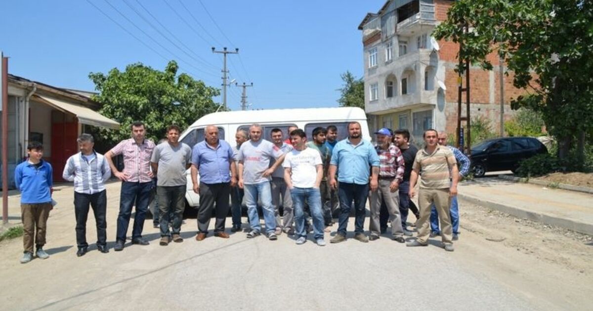 Tozdan Bunalan Esnaf Yol Kapattı Toz Nedeniyle İş Yerlerinde Çalışamayan Esnaf Yolu Trafiğe Kapattı
