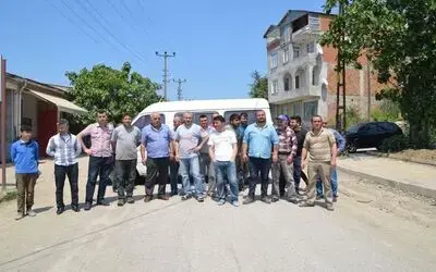 Tozdan Bunalan Esnaf Yol Kapattı Toz Nedeniyle İş Yerlerinde Çalışamayan Esnaf Yolu Trafiğe Kapattı