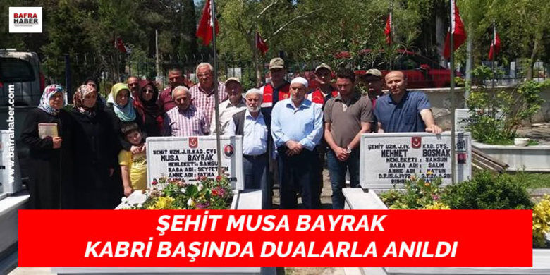 Şehit Musa Bayrak Kabri Başında Dualarla Anıldı - Ağrı`nın Doğubayazıt ilçesinde şehit olan Jandarma Uzman Çavuş Musa Bayrak şahadetinin 2. Yılında Bafra Şehitliğinde kabri başında dualarla anıldı.