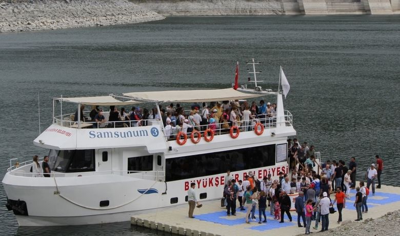 Büyükşehirden Feribot Turu - Samsun Büyükşehir Belediyesi ve Bafra Turizm Derneği Ramazan Bayramı'nda üç gün boyunca Vezirköprü Şahinkaya Kanyonu'na feribot turu düzenledi.