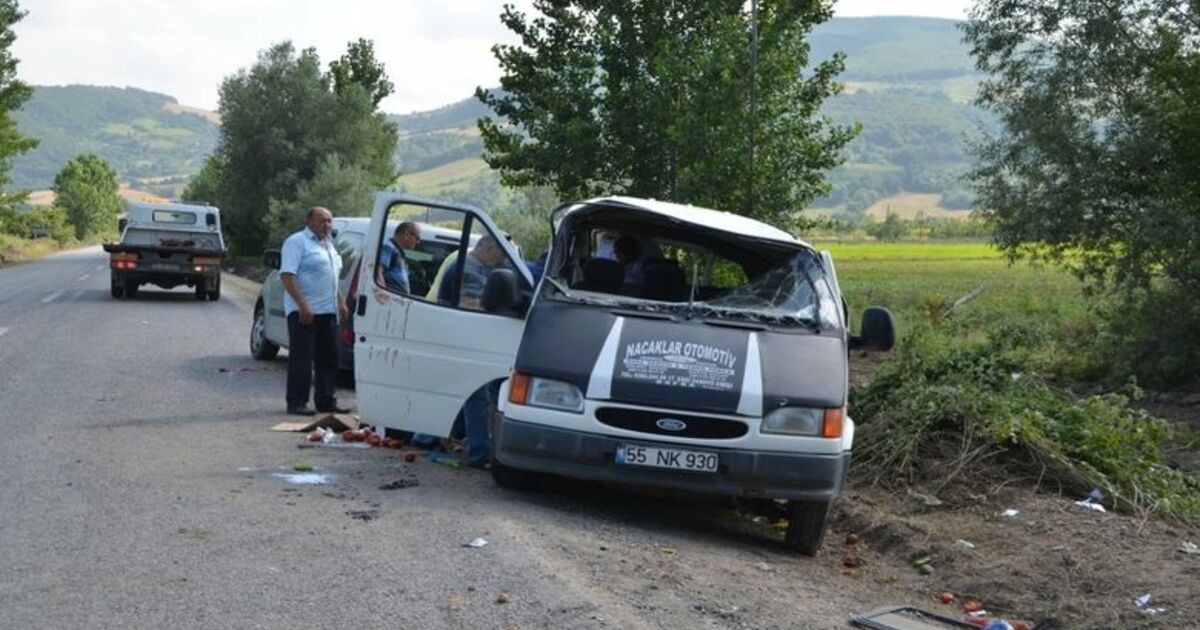 Lastiği Patlayan Minibüs Devrildi: 8 Yaralı