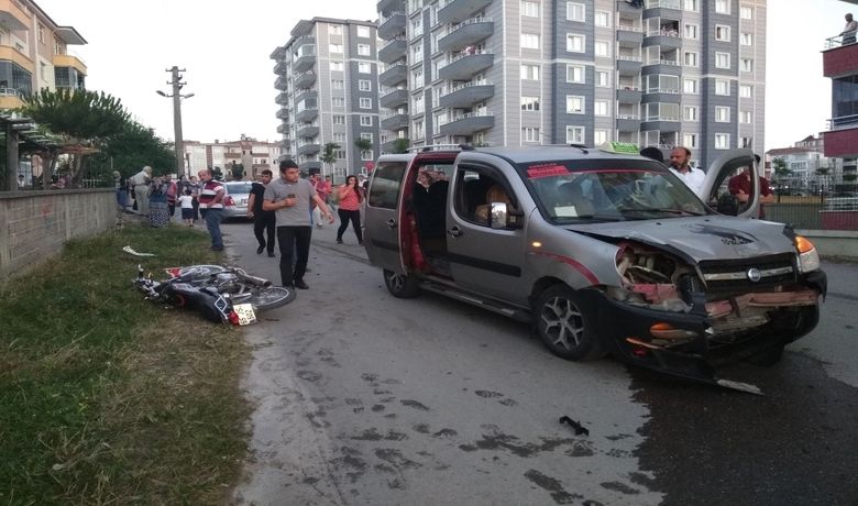 Dolmuş Taksi İle Motosiklet Çarpıştı: 1 Yaralı - Samsun’un Bafra ilçesinde dolmuş taksi ile çarpışan motosikletin sürücüsü ağır yaralandı.