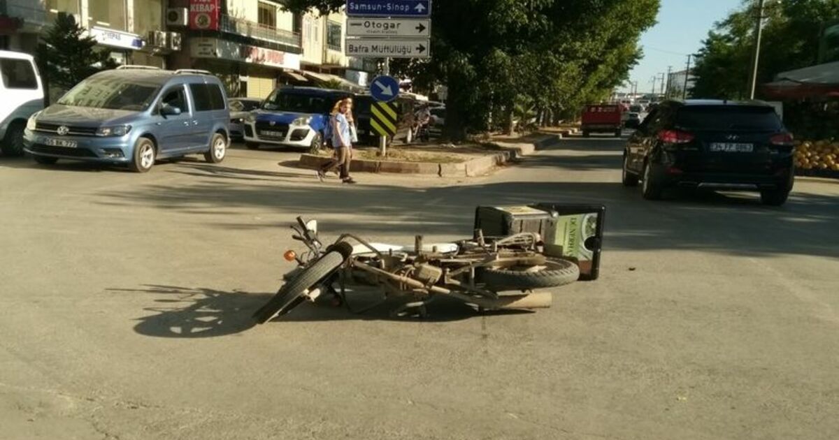 Motosiklet İle Bisiklet Çarpıştı: 3 Yaralı